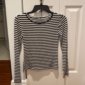Black and white strips long sleeve tshirt